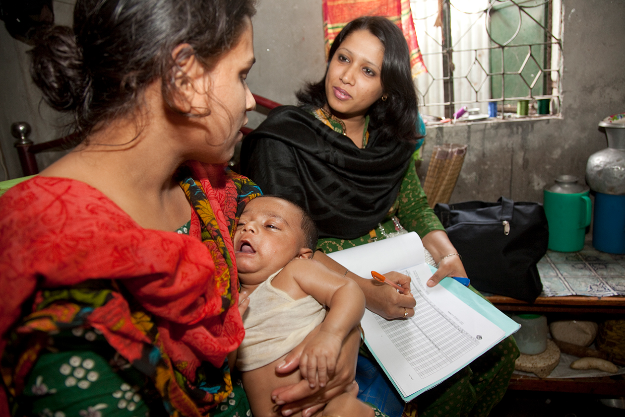 A health worker visits a mother and child in Bangladesh.