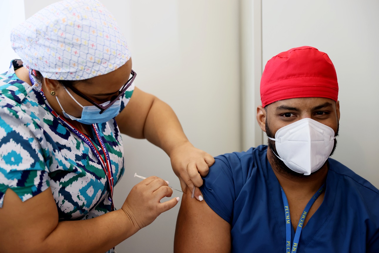 A health care worker administers a dose of the Oxford/AstraZeneca vaccine against the coronavirus disease (COVID-19), in Santiago, Dominican Republic February 17, 2021. 