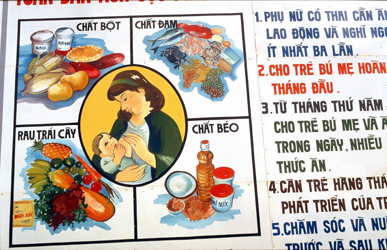 A sign encouraging breastfeeding in Vietnam.