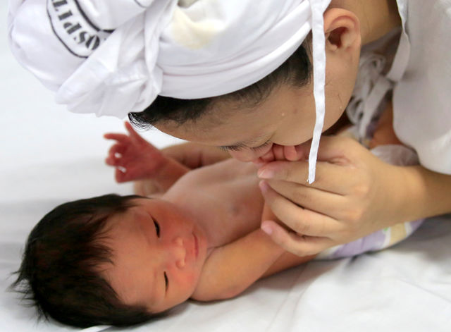 More mothers are giving birth to healthy babies in the Philippines because of the reduction in anemia.