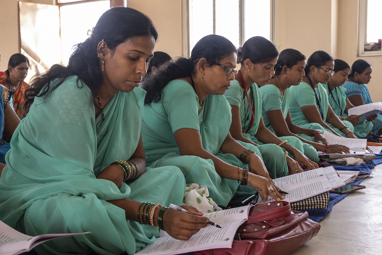 A refresher training for Accredited Social Health Activists in Maharashtra.