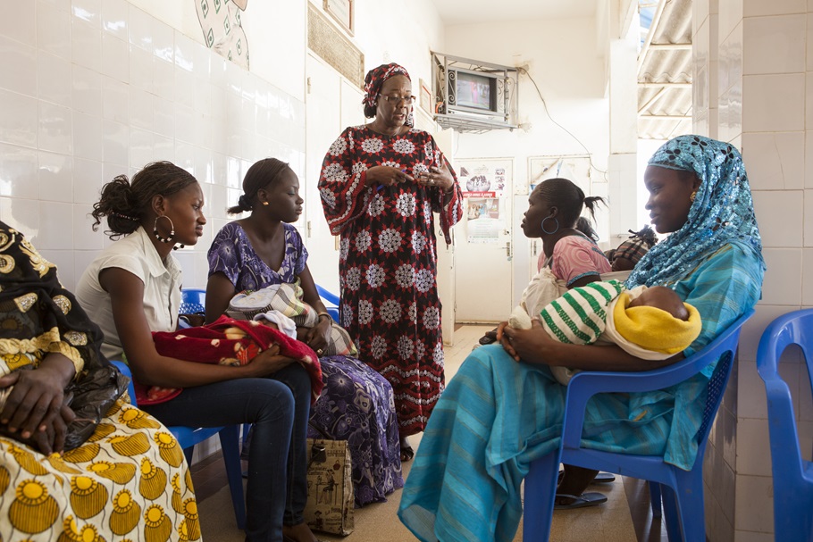 A health care provider speaks with a group of mothers about family planning and contraception at a health post in Senegal. 